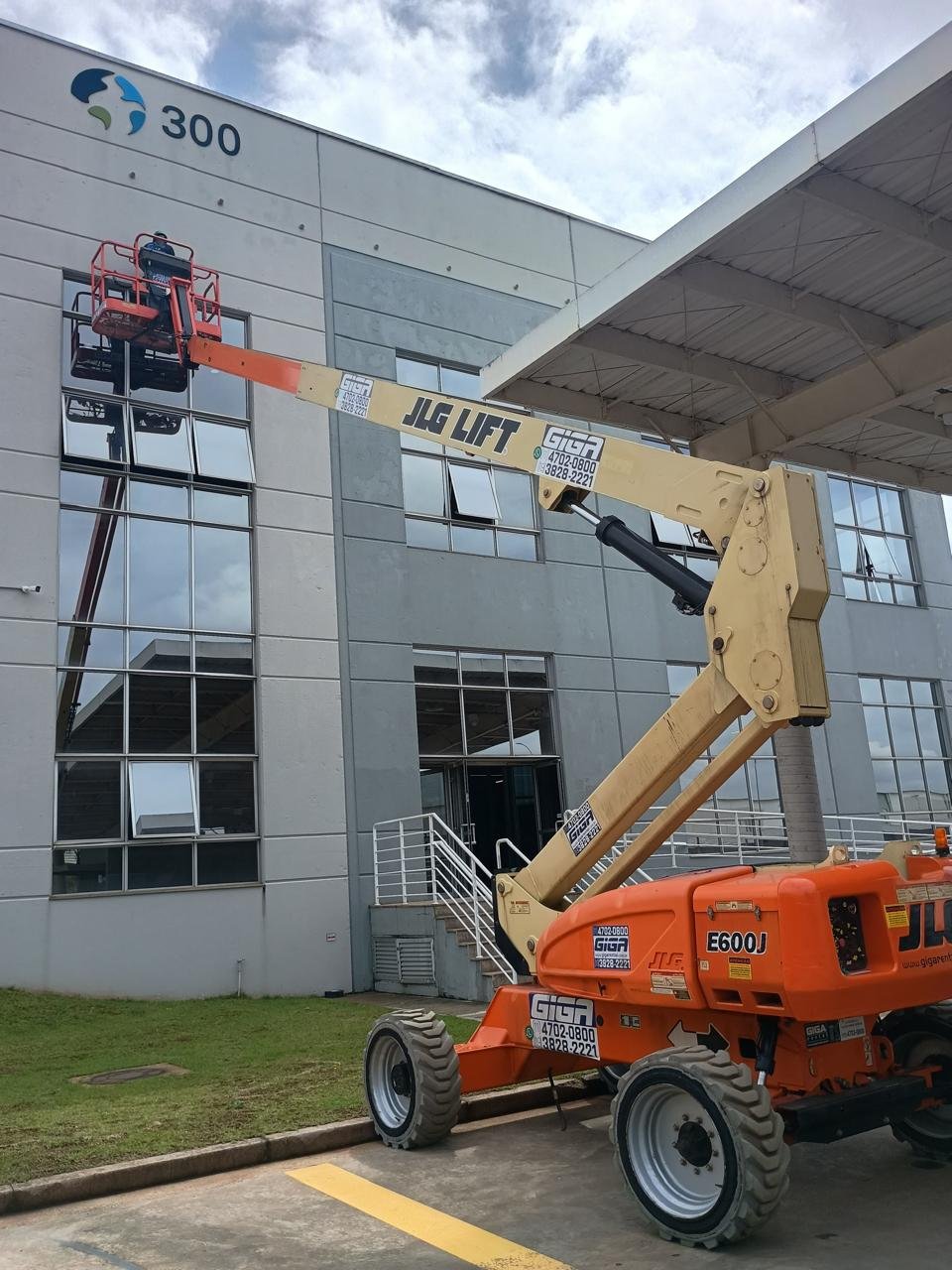 JLG E600J