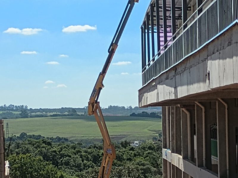 Manutenção de fachada com plataforma GIGA RENTAL